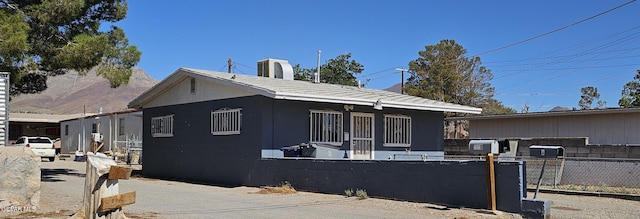 7511 Howard St, El Paso, TX 79904 - view of front facade with a fenced front yard