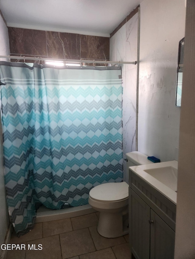 7511 Howard St, El Paso, TX 79904 - full bath with vanity, toilet, curtained shower, and tile patterned flooring