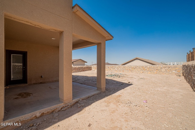 117 Camino Cresta Pl, Horizon City, TX 79928 - fenced backyard featuring a patio