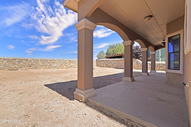 2909 Pino Triste Dr, El Paso, TX 79938 - fenced backyard featuring a patio area