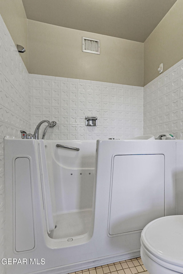 3134 Mesa Verde Ln, El Paso, TX 79904 - full bathroom with a garden tub, toilet, and tile patterned flooring