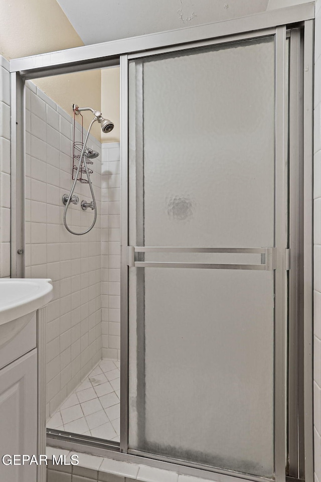 3134 Mesa Verde Ln, El Paso, TX 79904 - full bathroom featuring a shower stall and vanity