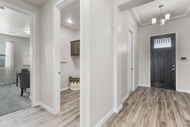 912 Pettus Pl, El Paso, TX 79928 - entryway featuring light wood-style flooring, a chandelier, and baseboards