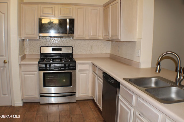 1429 Jettie Ray Way, El Paso, TX 79936 - kitchen featuring stainless steel appliances, a sink, dark wood-type flooring, tasteful backsplash, and light countertops