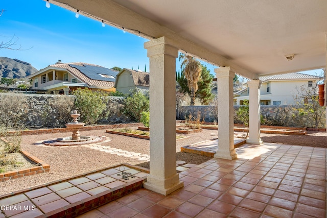 908 Via De La Paz Dr, El Paso, TX 79912 - fenced backyard featuring a patio and a mountain view