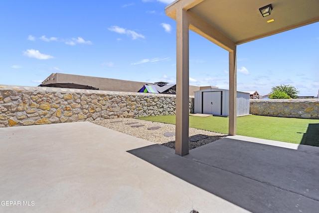14391 Loma Esmeralda, El Paso, TX 79938 - fenced backyard featuring a patio and a shed