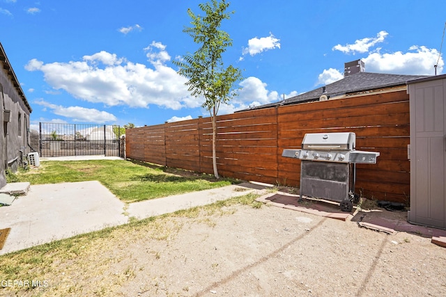 3031 Memphis Ave, El Paso, TX 79930 - fenced backyard featuring a patio