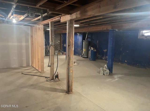 3031 Memphis Ave, El Paso, TX 79930 - unfinished basement with water heater