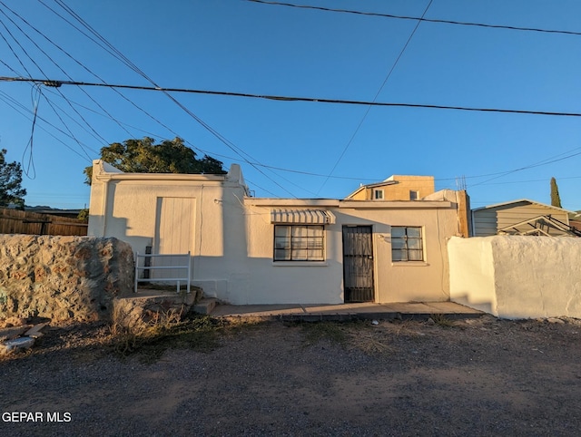3308 Tularosa Ave, El Paso, TX 79903 - view of front facade featuring stucco siding