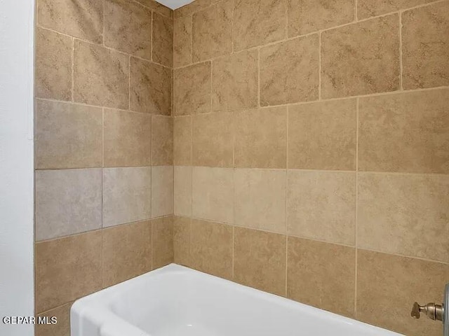 3305 Killarney St, El Paso, TX 79925 - bathroom featuring a tub