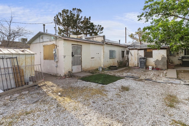 4008 Tularosa Ave, El Paso, TX 79903 - back of property with an exterior structure and an outdoor structure