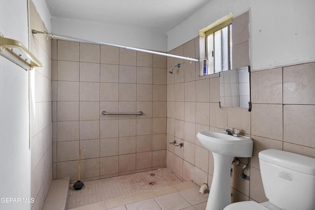 4008 Tularosa Ave, El Paso, TX 79903 - full bath with tiled shower and tile walls