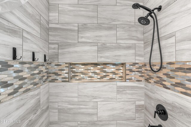 12328 Desert Heights Ct, El Paso, TX 79938 - bathroom featuring tiled shower