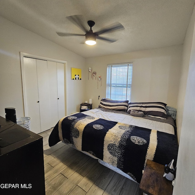 5028 Sagittarius Ave, El Paso, TX 79924 - bedroom with wood finished floors, a closet, and ceiling fan