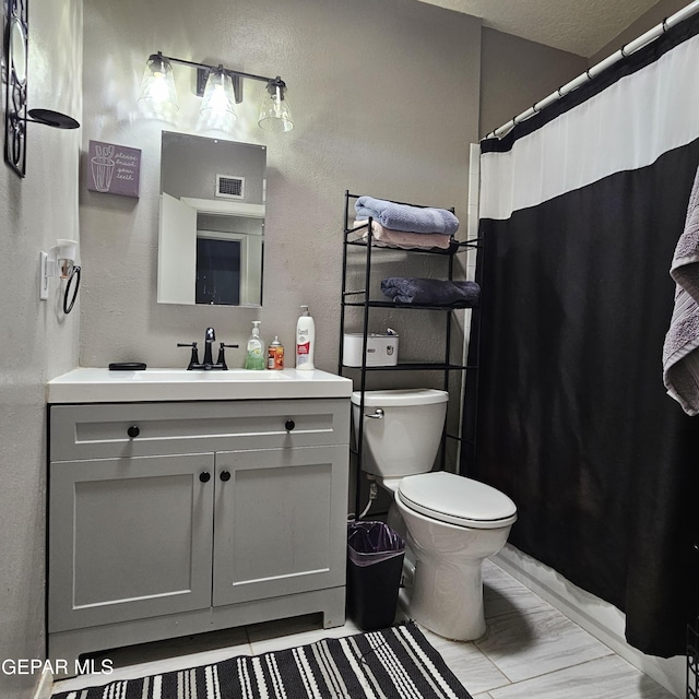5028 Sagittarius Ave, El Paso, TX 79924 - full bath with a textured wall, vanity, and curtained shower