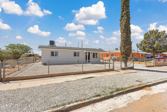 5112 Sun Valley Dr, El Paso, TX 79924 - manufactured / mobile home featuring a gate, stucco siding, and a fenced front yard