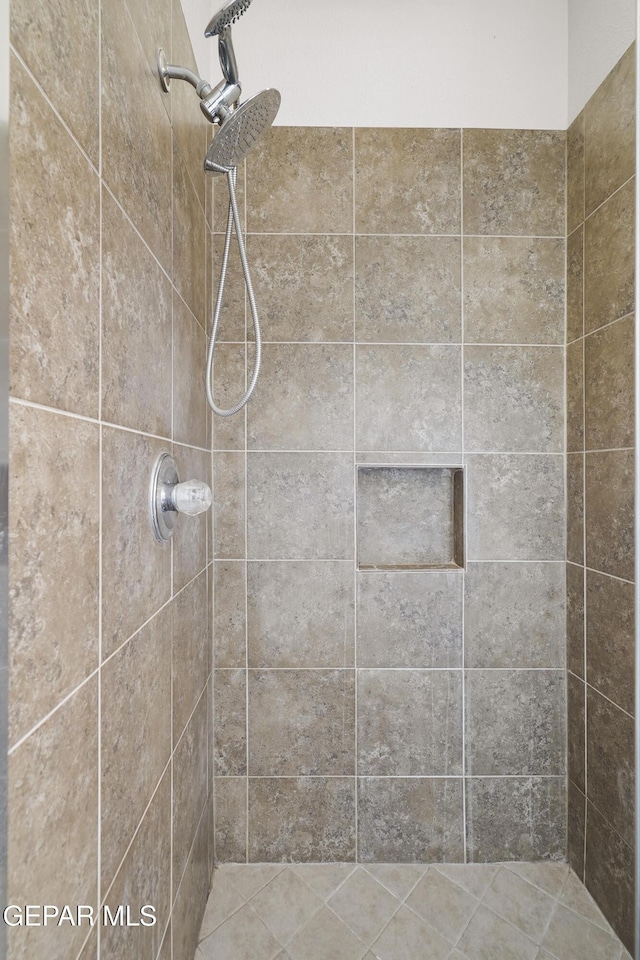 14477 Jacinto Ramos Ave, El Paso, TX 79938 - full bath featuring a tile shower