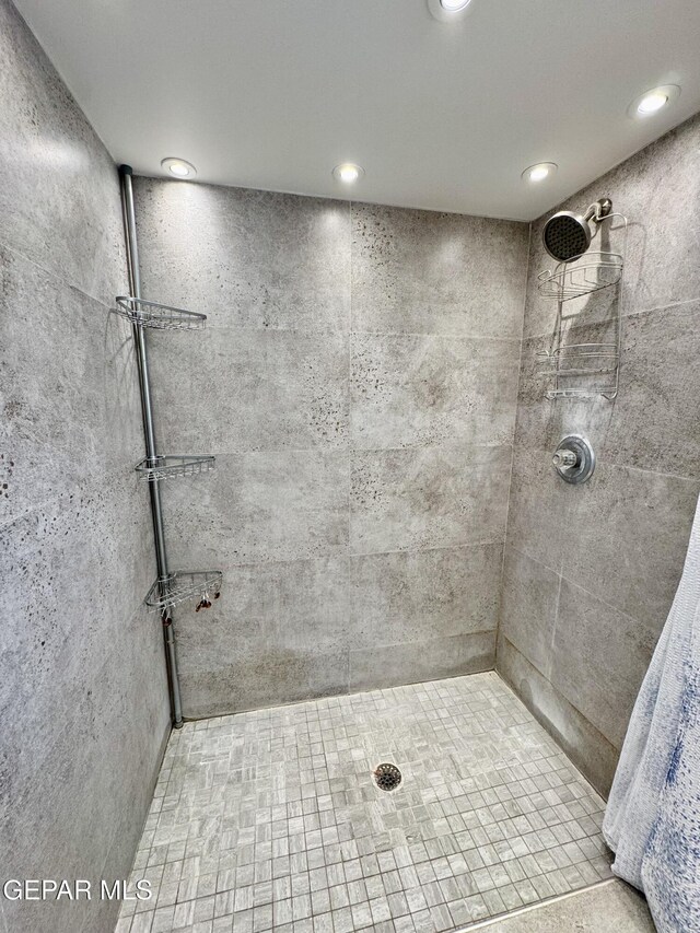536 Satellite Dr, El Paso, TX 79912 - full bath with a tile shower and recessed lighting