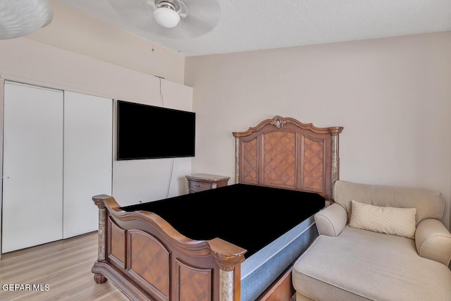 3280 Fawn Passage Place, El Paso, TX 79936 - bedroom featuring light wood-style flooring, a closet, and a ceiling fan