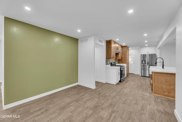 10229 Luella Ave, El Paso, TX 79925 - kitchen featuring stainless steel appliances, light countertops, light wood-style flooring, under cabinet range hood, and recessed lighting