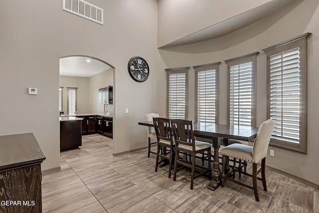 12511 Furlong Cir, El Paso, TX 79928 - dining space with arched walkways and a towering ceiling