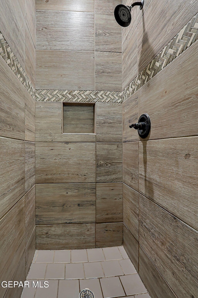 12511 Furlong Cir, El Paso, TX 79928 - full bath featuring a tile shower