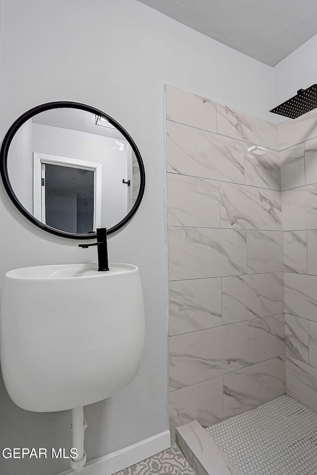 209 Hardesty Pl, El Paso, TX 79905 - full bathroom featuring a tile shower and a sink