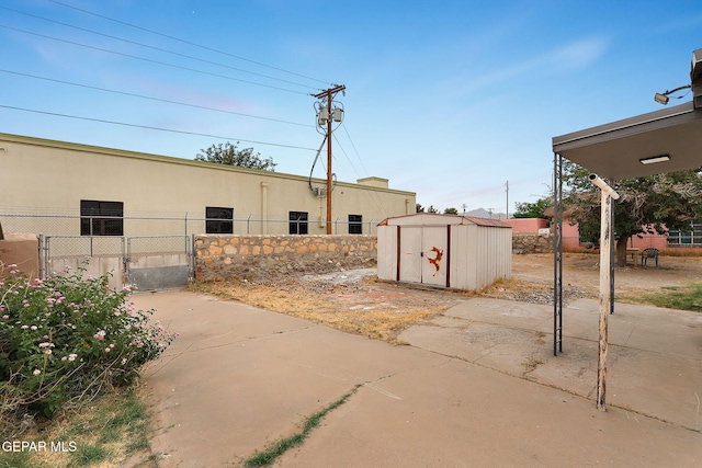209 Hardesty Pl, El Paso, TX 79905 - view of yard featuring a shed