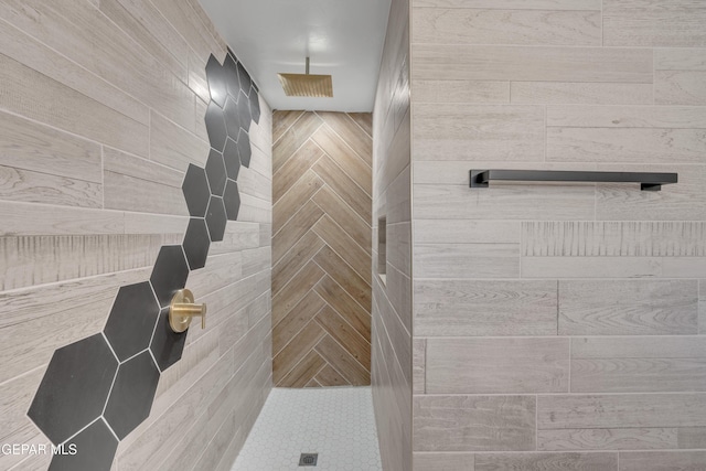 3116 Titanic Ave, El Paso, TX 79904 - bathroom featuring a tile shower