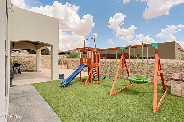 13120 Wesleyan, El Paso, TX 79928 - view of playground with a patio area