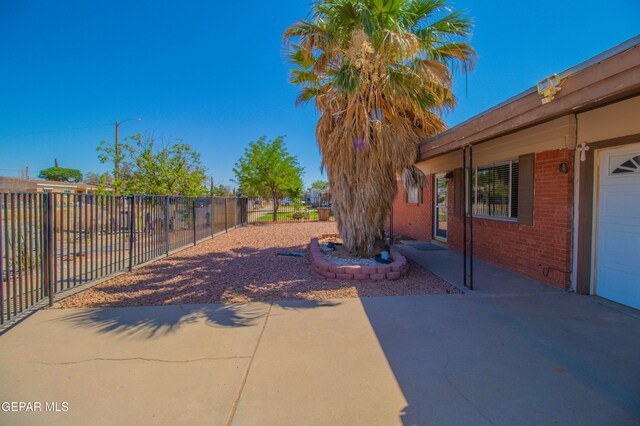 10324 Shoshone St, El Paso, TX 79924 - view of patio