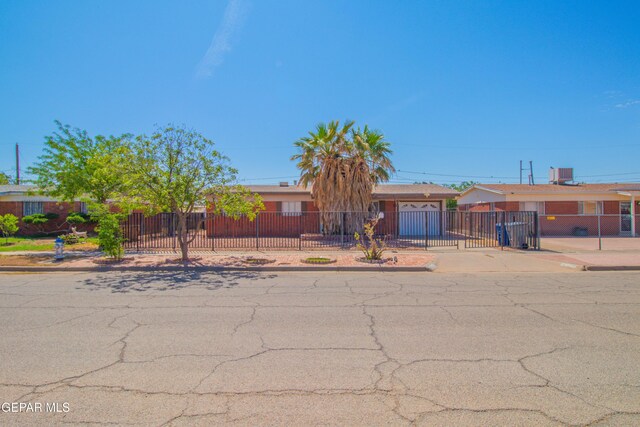 10324 Shoshone St, El Paso, TX 79924 - ranch-style house featuring a fenced front yard and a gate