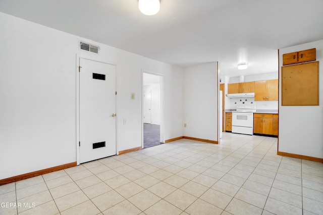 10317 Wilshire Dr, El Paso, TX 79924 - unfurnished room with baseboards and light tile patterned flooring
