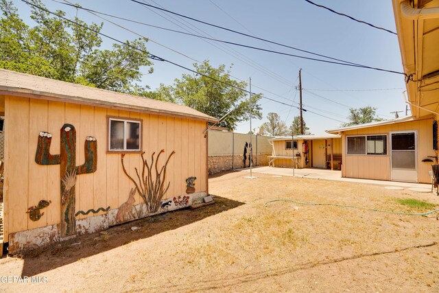 10317 Wilshire Dr, El Paso, TX 79924 - view of yard with a patio area