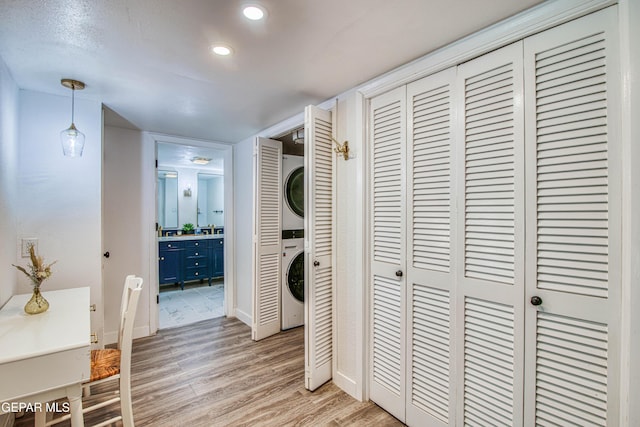 350 Thunderbird Dr Unit 59, El Paso, TX 79912 - corridor featuring stacked washer / drying machine, light wood-style flooring, and recessed lighting