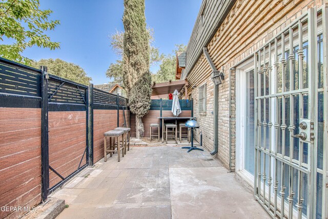 350 Thunderbird Dr Unit 59, El Paso, TX 79912 - fenced backyard featuring a patio
