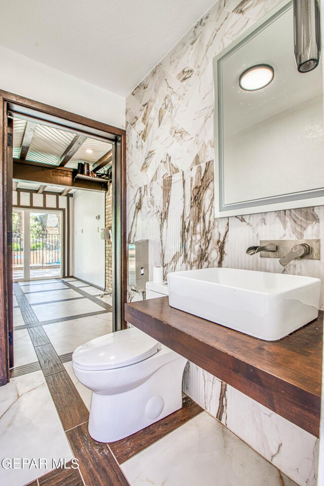 350 Thunderbird Dr Unit 59, El Paso, TX 79912 - bathroom featuring tile walls and vanity