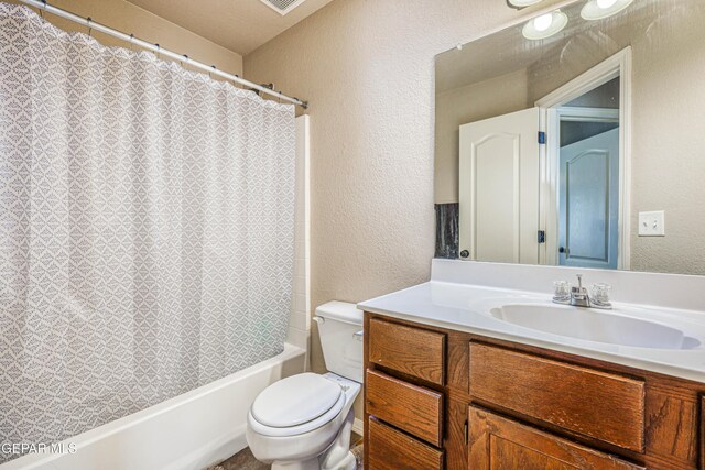401 Everlook Ln, Horizon City, TX 79928 - full bathroom featuring a textured wall, shower / bath combination with curtain, and vanity