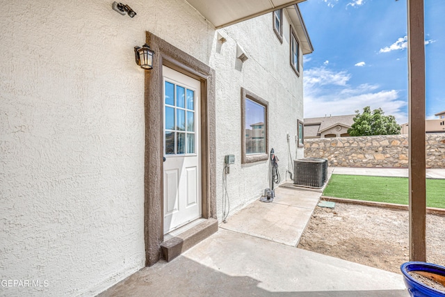 401 Everlook Ln, Horizon City, TX 79928 - doorway to property featuring stucco siding