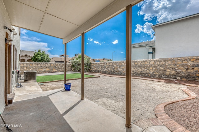 401 Everlook Ln, Horizon City, TX 79928 - fenced backyard featuring a patio area