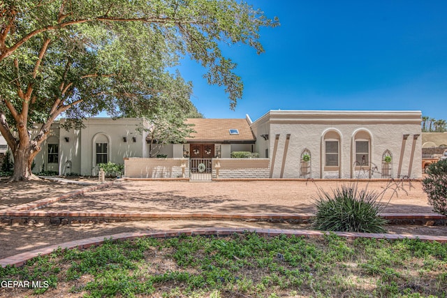 5430 Davis Cup Ct, El Paso, TX 79932 - view of front of house featuring stucco siding, a fenced front yard, and a gate
