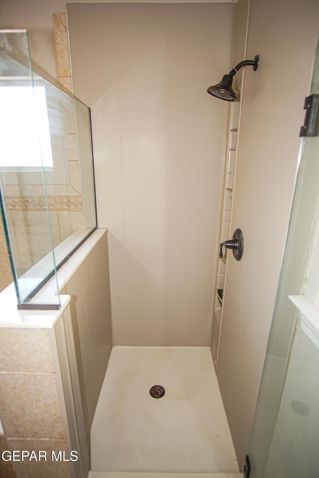 5353 Manuel Puentes Ct, El Paso, TX 79934 - bathroom featuring a tile shower