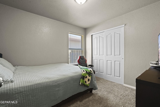 14215 Otter Point Ct, El Paso, TX 79938 - carpeted bedroom featuring a textured wall and a closet