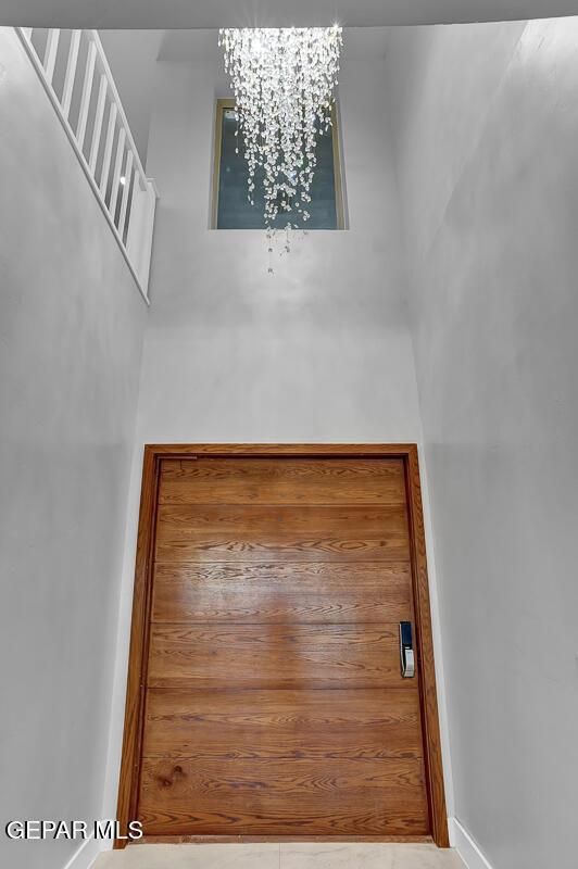 525 Cotton Blossom Ave, El Paso, TX 79922 - detailed view of a chandelier and baseboards