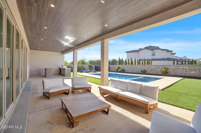 525 Cotton Blossom Ave, El Paso, TX 79922 - fenced backyard featuring an outdoor living space and a patio area