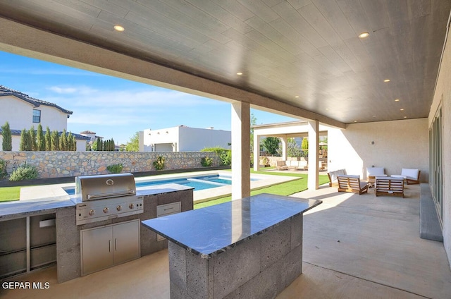 525 Cotton Blossom Ave, El Paso, TX 79922 - fenced backyard featuring an outdoor kitchen, outdoor lounge area, a patio, and exterior bar