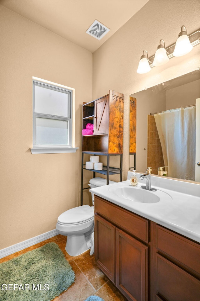 14605 Spanish Point Dr, El Paso, TX 79938 - bathroom with vanity, a shower with shower curtain, and tile patterned floors