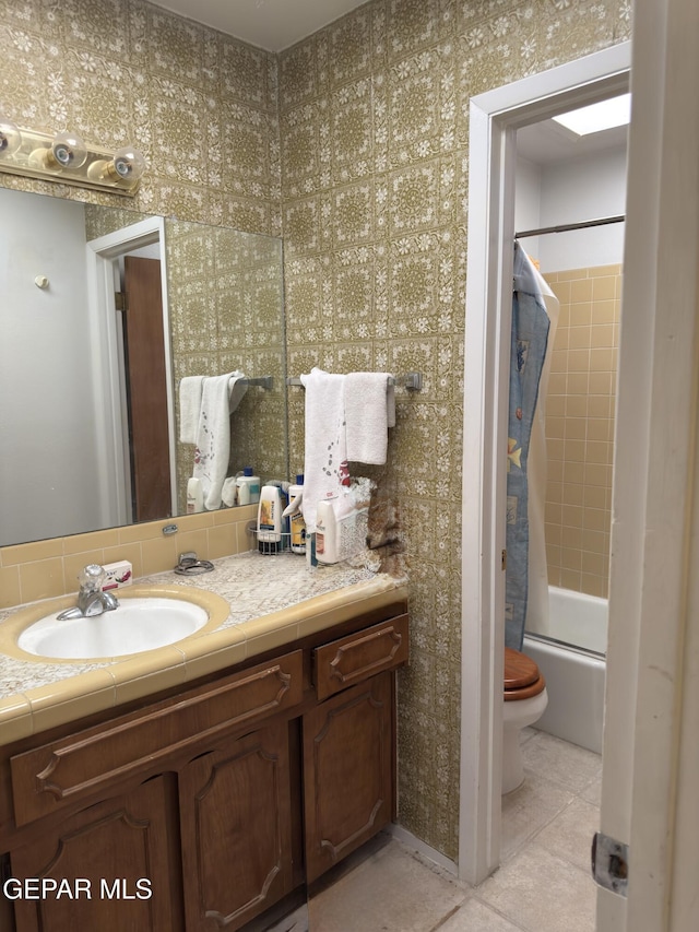 3376 Guthrie St, El Paso, TX 79935 - bathroom with vanity, shower / bath combo, and tile patterned floors