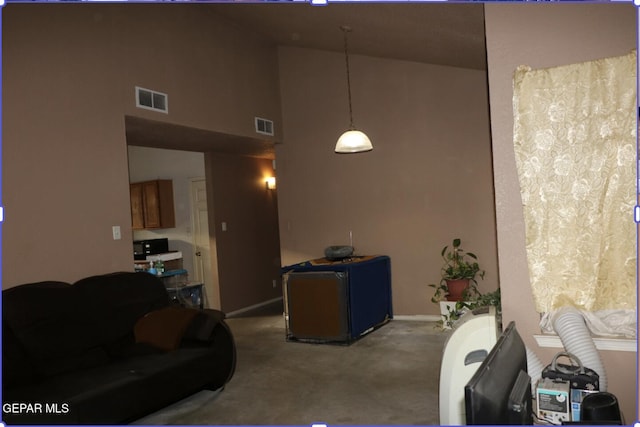 9421 Ariel Rico Ct, El Paso, TX 79907 - living room with high vaulted ceiling and baseboards