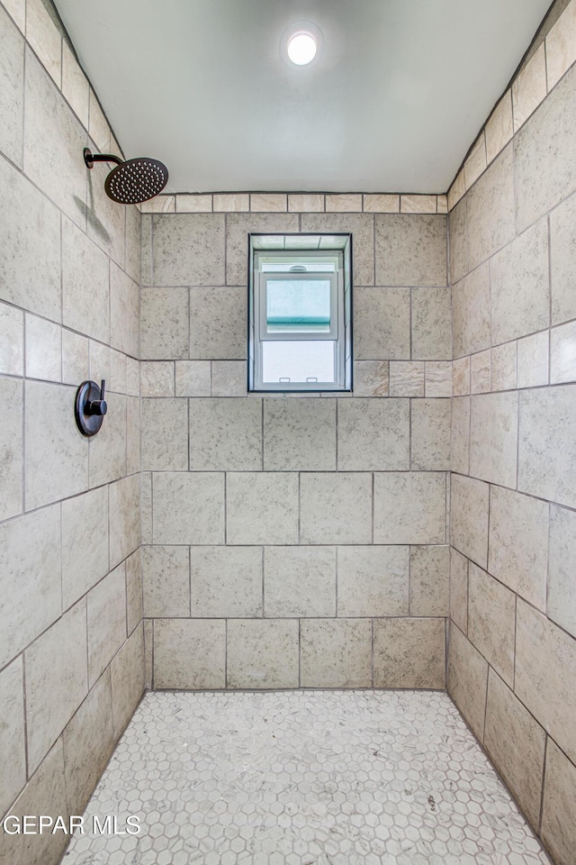 4327 Oxford Ave, El Paso, TX 79903 - bathroom featuring tiled shower